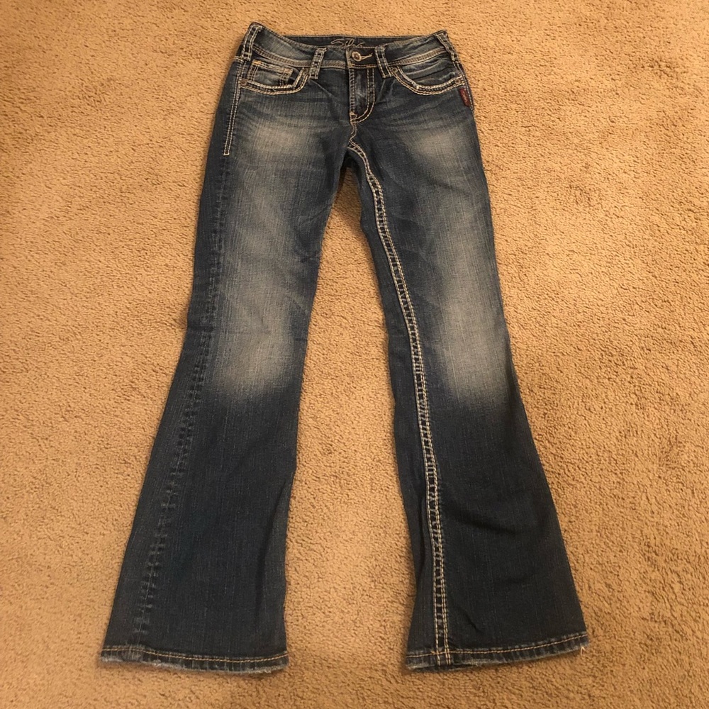 “Suki” Bootcut Jeans by Silver Jeans 👖